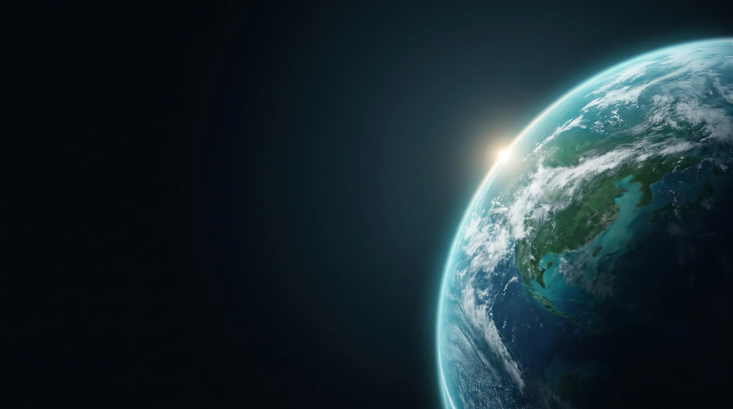 Eine blau-grüne Welt im All, hinter deren Rand die Sonne hervortritt.